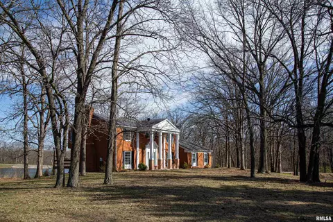 18705 Country Club Ln, Carlinville, IL 62626