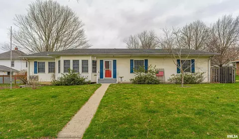 312 S Vine St, Mount Pulaski, IL 62548