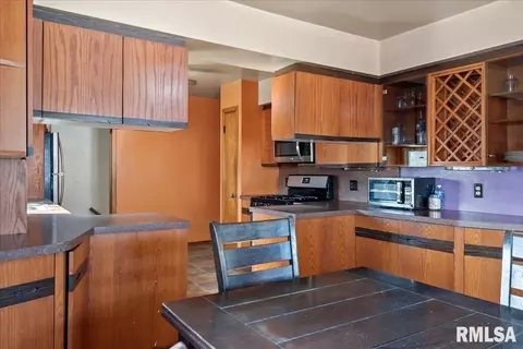 61 Glen Aire Dr, Springfield, IL 62703 photo 9
