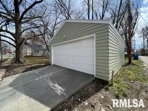 2201 S 12th St, Springfield, IL 62703 photo 17