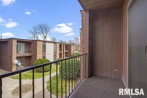 Exterior - 2539 W Monroe St, Springfield, IL 62704 photo 2 of 3