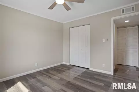 Bedroom - 2539 W Monroe St, Springfield, IL 62704 photo 3 of 4