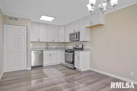 Kitchen - 2539 W Monroe St, Springfield, IL 62704 photo 1 of 3