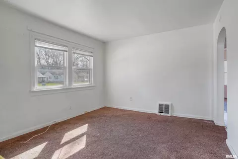 2137 E Monroe St, Springfield, IL 62703 photo 3