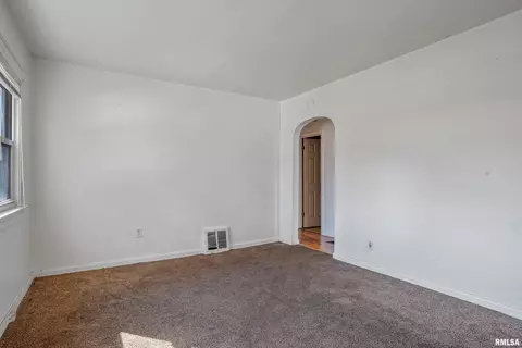 2137 E Monroe St, Springfield, IL 62703 photo 2