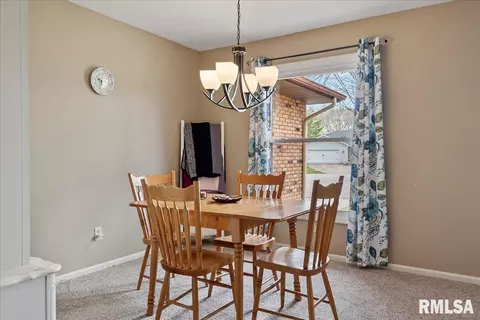 Dining - 30 Burning Tree Dr, Chatham, IL 62629 photo 3 of 3