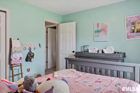 Bedroom - 30 Burning Tree Dr, Chatham, IL 62629 photo 5 of 7