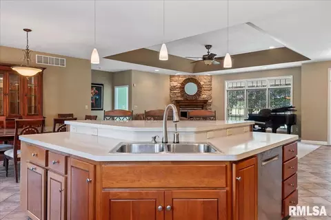 Kitchen - 6505 Telstar Rd, Riverton, IL 62561 photo 3 of 5