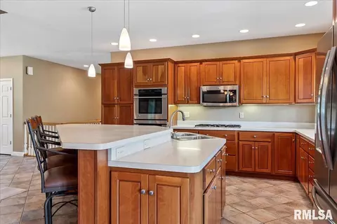 Kitchen - 6505 Telstar Rd, Riverton, IL 62561 photo 4 of 5