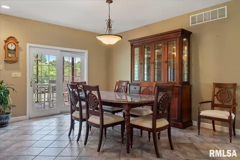 Dining - 6505 Telstar Rd, Riverton, IL 62561 photo 4 of 4