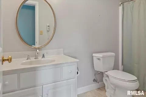 Bath - 6505 Telstar Rd, Riverton, IL 62561 photo 5 of 5