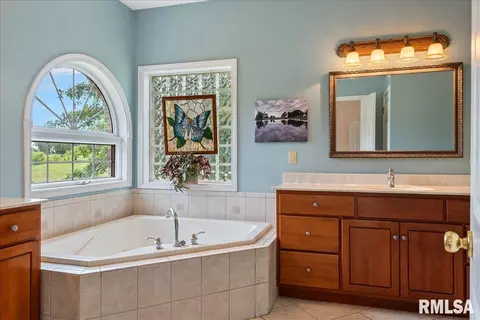 Bath - 6505 Telstar Rd, Riverton, IL 62561 photo 1 of 5