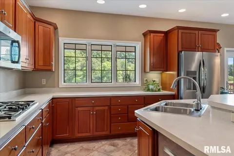 Kitchen - 6505 Telstar Rd, Riverton, IL 62561 photo 2 of 5