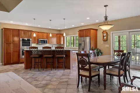 Dining - 6505 Telstar Rd, Riverton, IL 62561 photo 3 of 4