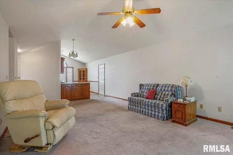 114 W Sherry Dr, Springfield, IL 62703 photo 8