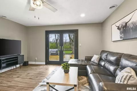 Living - 7808 Hunt Rd, Springfield, IL 62712 photo 5 of 6