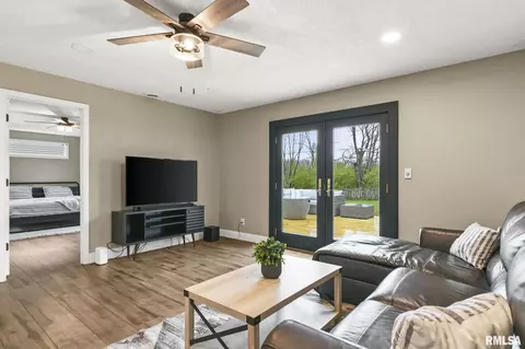 Living - 7808 Hunt Rd, Springfield, IL 62712 photo 4 of 6