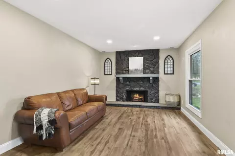 Living - 7808 Hunt Rd, Springfield, IL 62712 photo 3 of 6