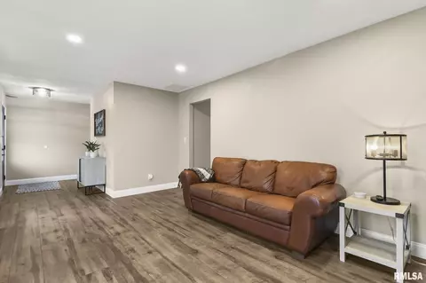 Living - 7808 Hunt Rd, Springfield, IL 62712 photo 2 of 6