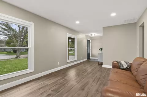 Entry Way - 7808 Hunt Rd, Springfield, IL 62712 photo 4 of 4