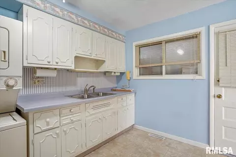 Kitchen - 2106 N 23rd St, Springfield, IL 62702 photo 3 of 4
