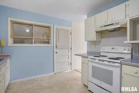 Kitchen - 2106 N 23rd St, Springfield, IL 62702 photo 4 of 4