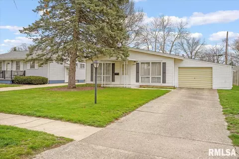 Exterior - 2106 N 23rd St, Springfield, IL 62702 photo 2 of 8