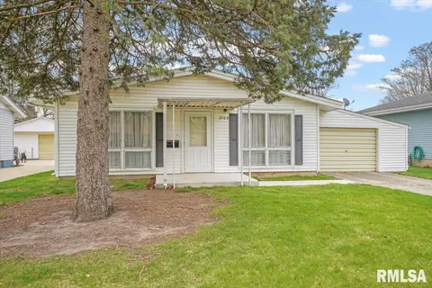 Exterior - 2106 N 23rd St, Springfield, IL 62702 photo 4 of 8