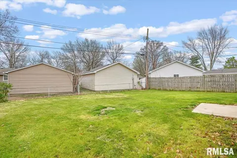 Exterior - 2106 N 23rd St, Springfield, IL 62702 photo 6 of 8
