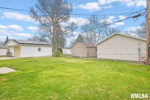 Exterior - 2106 N 23rd St, Springfield, IL 62702 photo 5 of 8