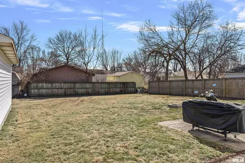 Exterior - 2320 Stokebridge Rd, Springfield, IL 62702 photo 4 of 7