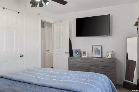 Bedroom - 2320 Stokebridge Rd, Springfield, IL 62702 photo 2 of 5