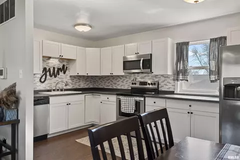 Kitchen - 2320 Stokebridge Rd, Springfield, IL 62702 photo 2 of 3