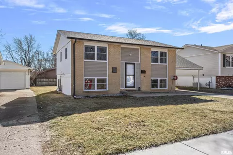 Exterior - 2320 Stokebridge Rd, Springfield, IL 62702 photo 2 of 7