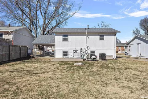 Exterior - 2320 Stokebridge Rd, Springfield, IL 62702 photo 6 of 7