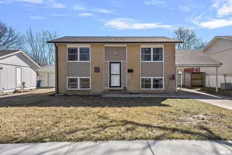 2320 Stokebridge Rd, Springfield, IL 62702
