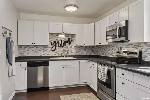 Kitchen - 2320 Stokebridge Rd, Springfield, IL 62702 photo 3 of 3