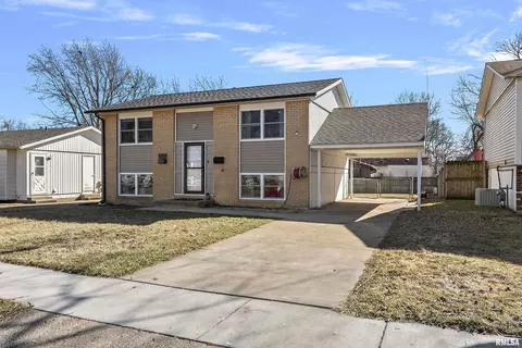 Exterior - 2320 Stokebridge Rd, Springfield, IL 62702 photo 3 of 7