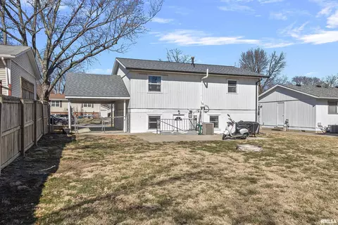 Exterior - 2320 Stokebridge Rd, Springfield, IL 62702 photo 7 of 7