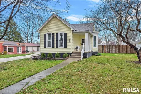 1042 S Clay St, Jacksonville, IL 62650