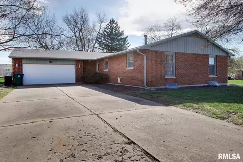 1321 Kingswood Ct, Quincy, IL 62301