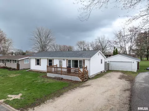 806 W Jackson St, Abingdon, IL 61410