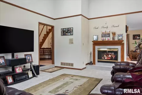 1716 Bent Oak Dr, Springfield, IL 62704 photo 6