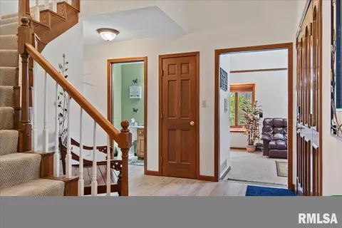 1716 Bent Oak Dr, Springfield, IL 62704 photo 3