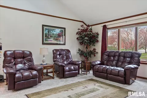 1716 Bent Oak Dr, Springfield, IL 62704 photo 4
