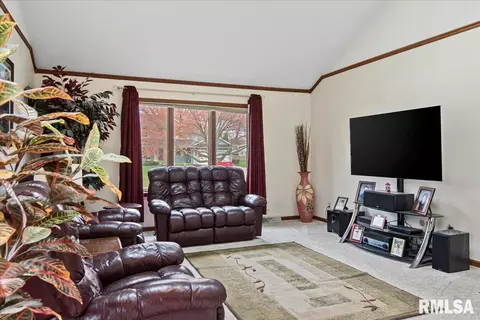 1716 Bent Oak Dr, Springfield, IL 62704 photo 5