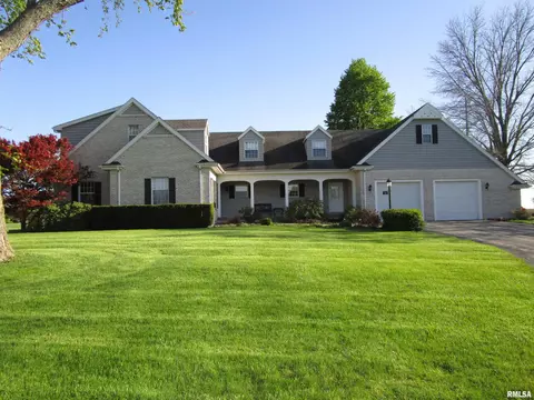 1316 Massey Ln, Jacksonville, IL 62650