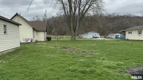 889 E 8th St, Lomax, IL 61454 photo 5