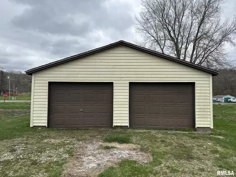 889 E 8th St, Lomax, IL 61454 photo 3
