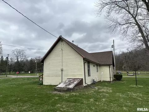 889 E 8th St, Lomax, IL 61454 photo 6